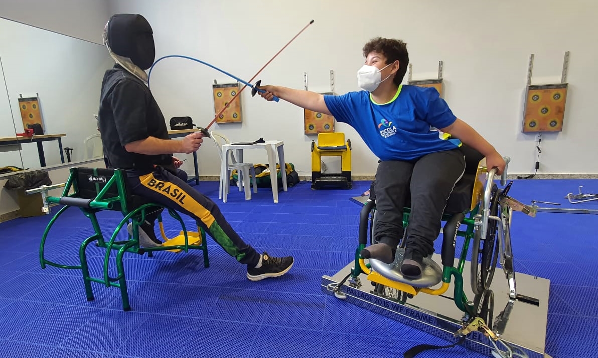Buscando prospectar novos praticantes, escolinha de paraesgrima é aberta no CT Paralímpico, em São Paulo