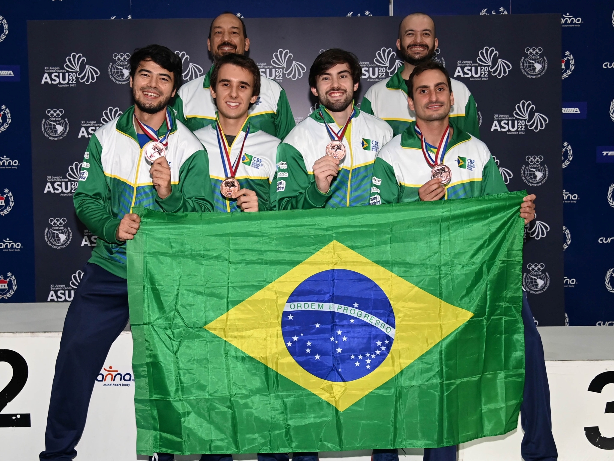 Após combate eletrizante, Brasil vira sobre Argentina e leva bronze no florete masculino por equipes do Pan-Americano
