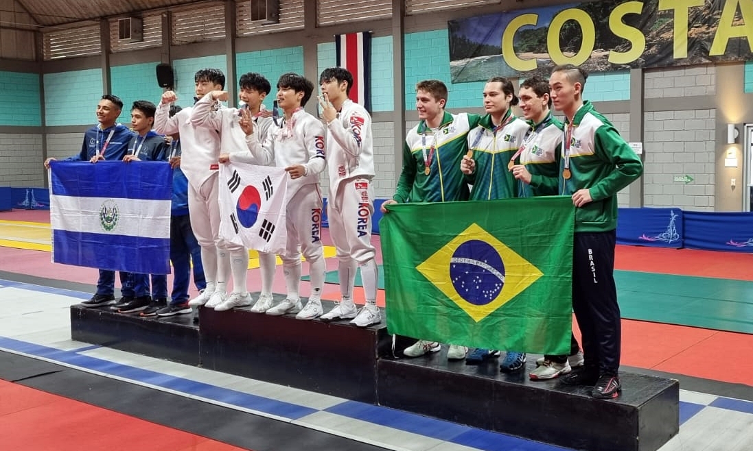 Espadistas conquistam o bronze por equipes na Copa do Mundo Júnior