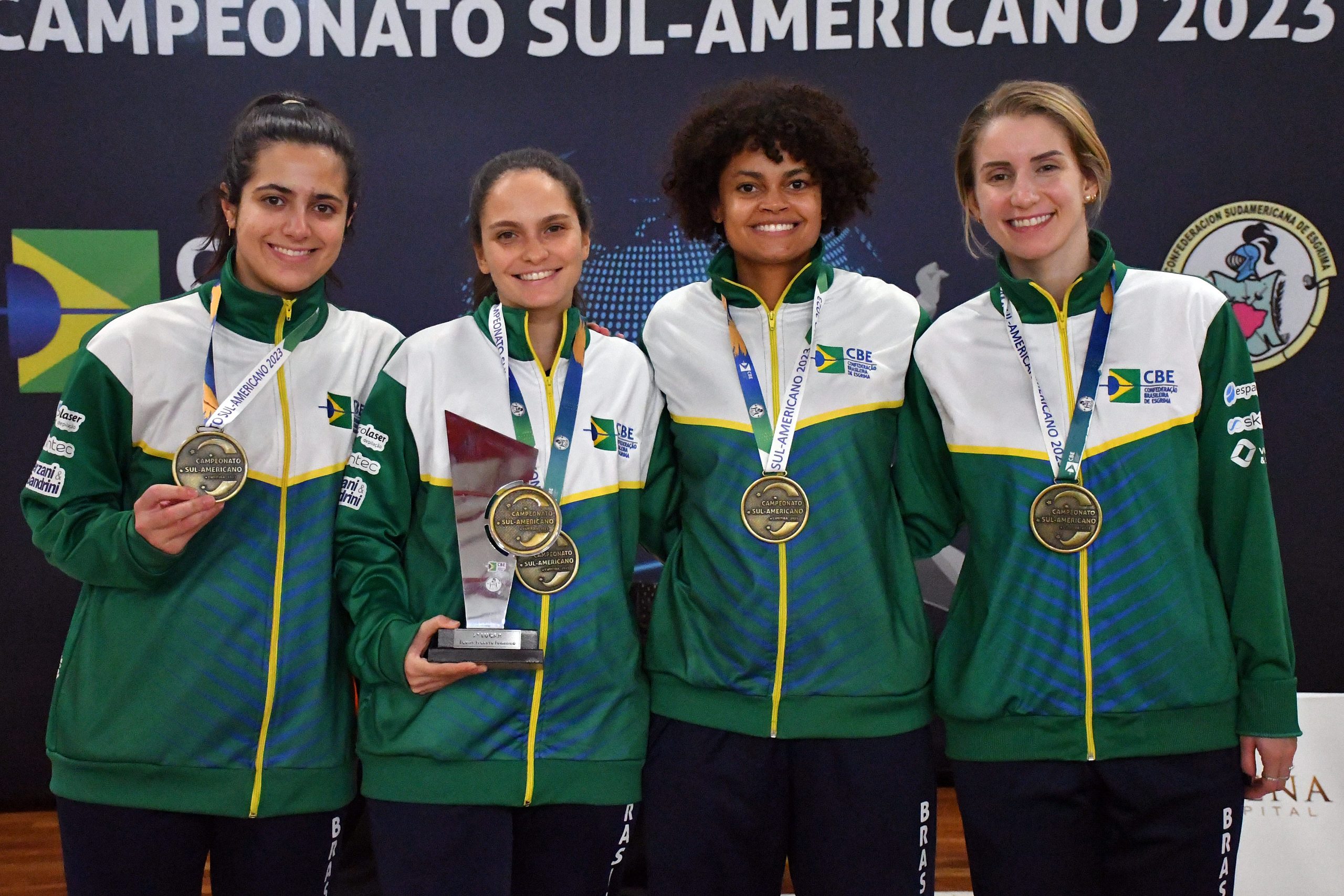 Ouro da equipe de florete feminino fecha com brilho a participação brasileira no Campeonato Sul-Americano