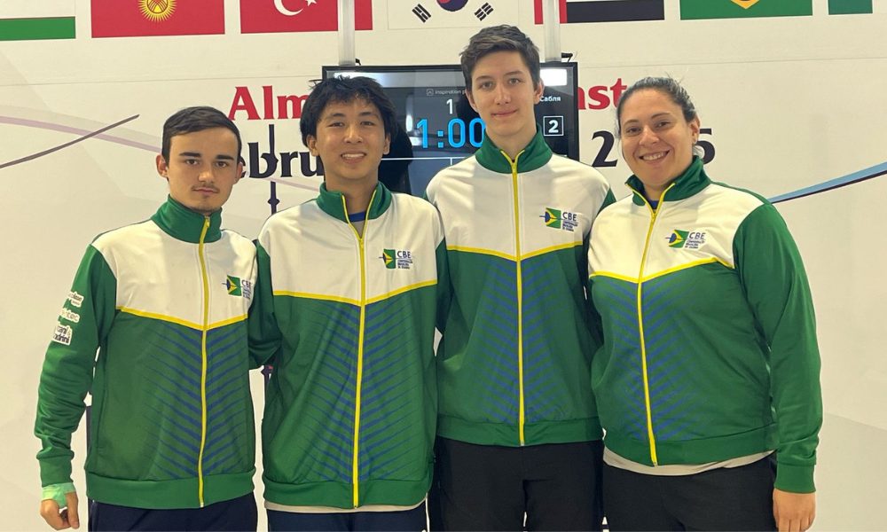 Dylan Ikuno Felipe Bento e Érico Patto Copa do Mundo Júnior de Sabre de Almaty Foto: Divulgação/CBE