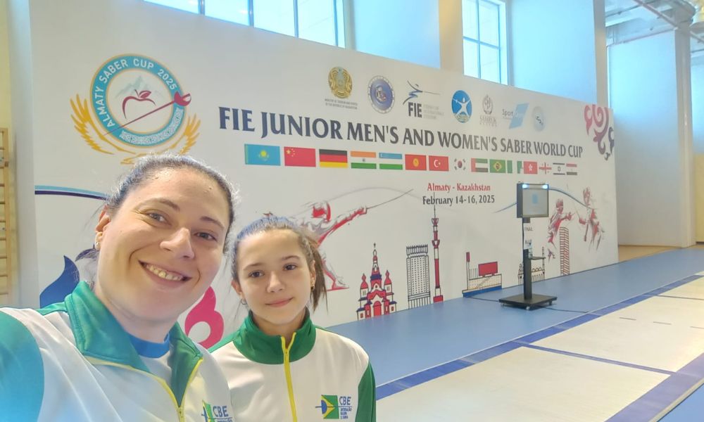 Carolina Anzolin e Ana Beatriz Fraga na etapa de Almaty da Copa do Mundo de sabre feminino