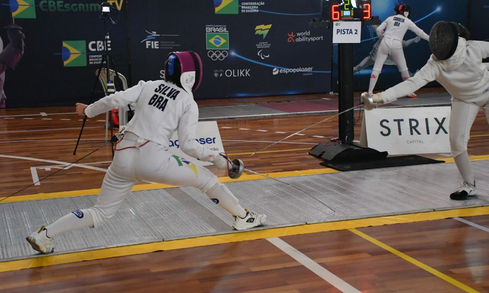 Marcela Silva é campeã do Torneio Nacional Ronaldo Schwantes na espada feminina