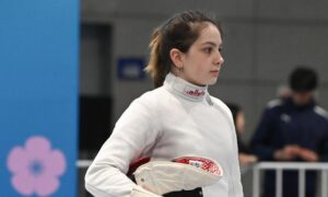 Laura Correia fez um jogo duro no quadro de 128 e só foi eliminada depois de um emocionante 15 a 14 (Augusto Bizzi/Eva Pavia Gomez/Luca Pagliaricci/FIE)