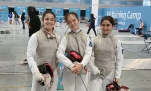 Livia Burberry, Julia Aoki e Julia Grahl disputaram o florete cadete do Mundial de Wuxi