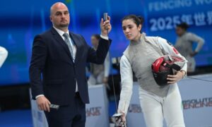 Lívia Burberry foi a melhor brasileira ao chegar no quadro de 64 do florete feminino