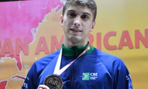Alexandre Camargo conquistou a medalha de bronze na espada masculina no Campeonato Pan-Americano (Rosele Sanchotene/CBE)