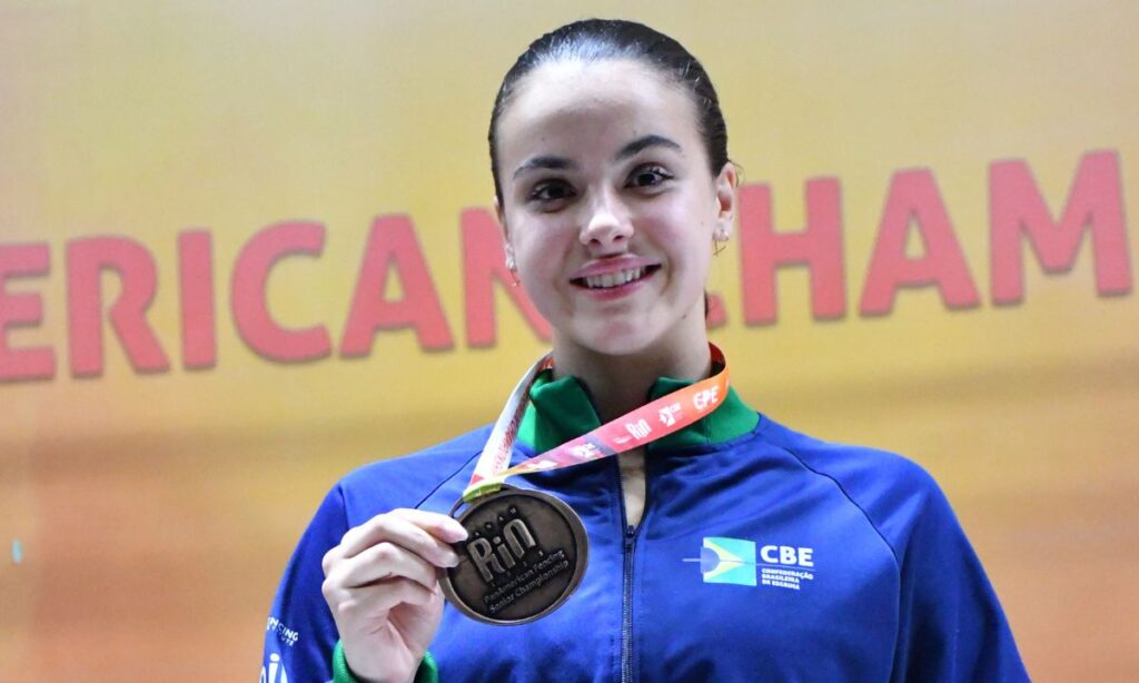 Isabela Carvalho conquista o bronze em sua primeira participação em um Pan-Americano de esgrima adulto
