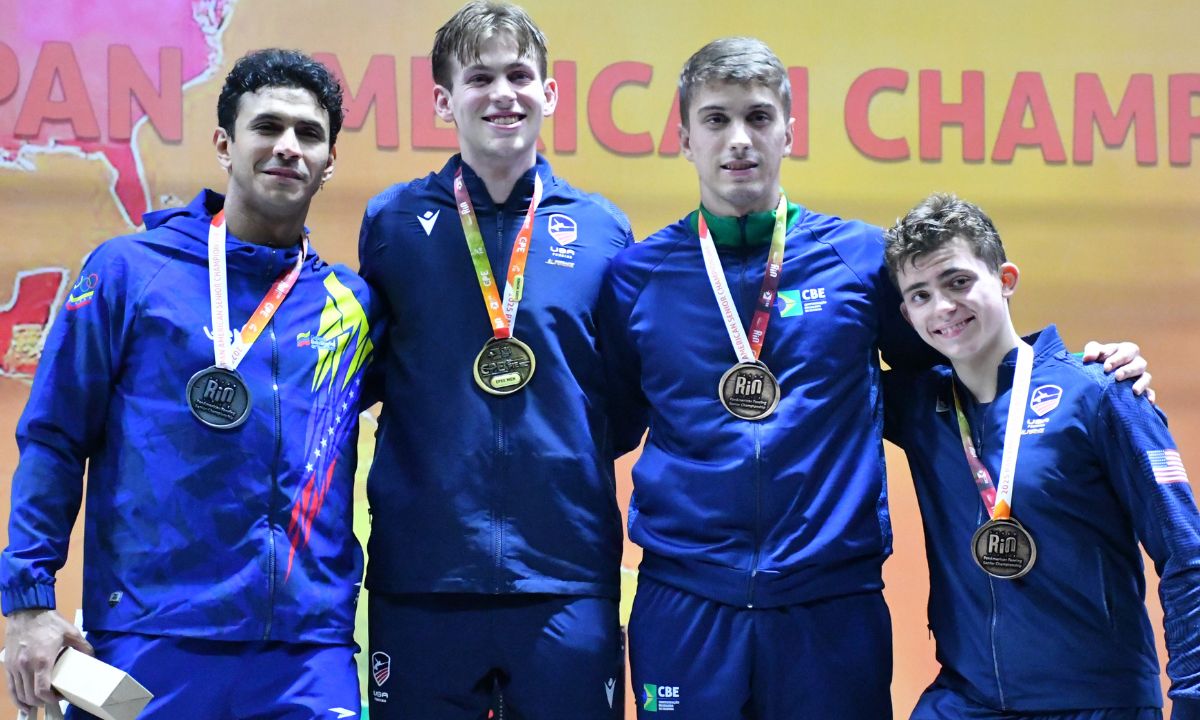 Ruben Limardo, Tristan Szapary, Alexandre Camargo e Samuel Imrek no pódio da espada masculina do Campeonato Pan-Americano de esgrima