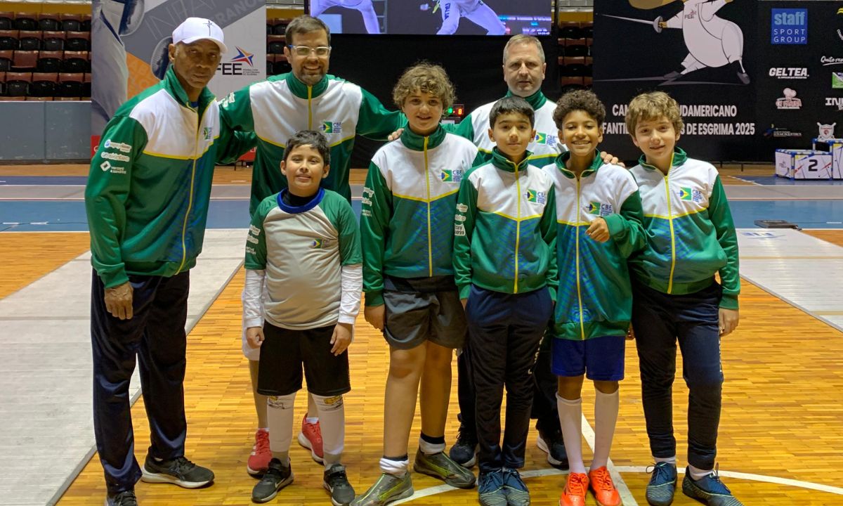 Equipe brasileira no florete masculino sub-11 no Campeonato Sul-Americano infantil