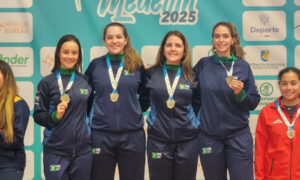 Laura Correia, Marcela Silva, Victoria Vizeu e Renata Zettermann conquistaram o título na espada feminina
