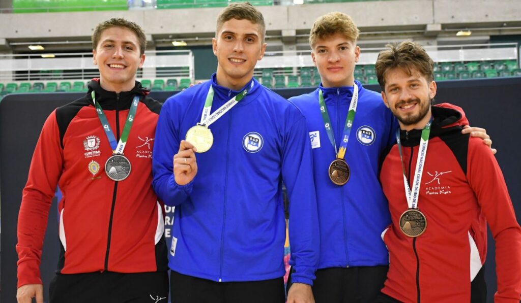 Alexandre Camargo foi campeão da espada masculina no Torneio Nacional Cidade do Rio de Janeiro (Rosele Sanchotene:CBE)