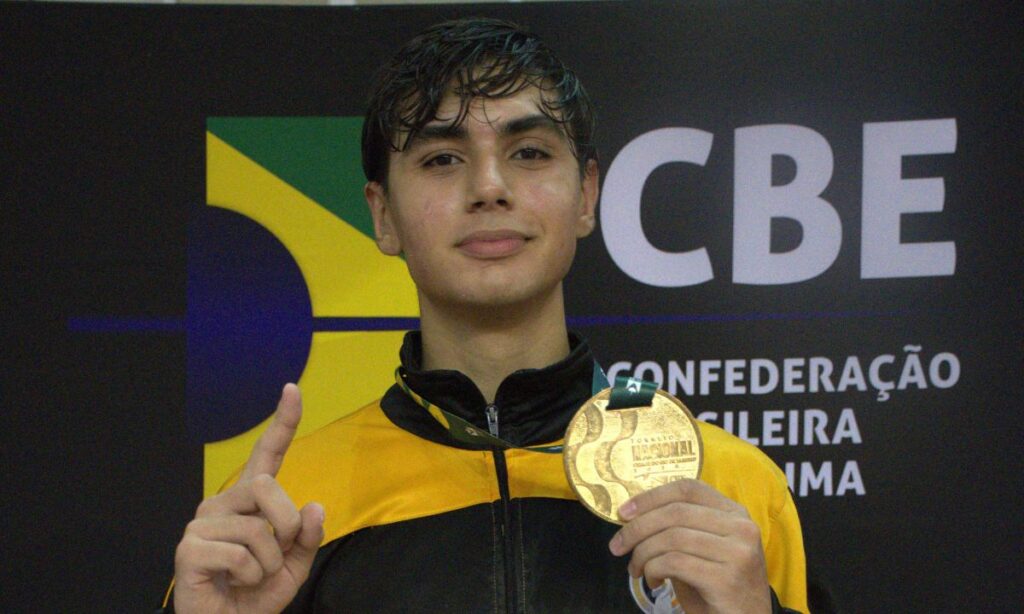 Guilherme Dubiel é ouro na Espada Juvenil no Torneio Nacional do RJ
