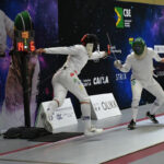 Alexandre Camargo, do Pinheiros, ao ataque na pista, durante a semifinal. Foto: Divulgação/ CBE