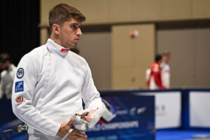 Alexandre Camargo durante a disputa da espada individual no Mundial de Esgrima Hong Kong 2026