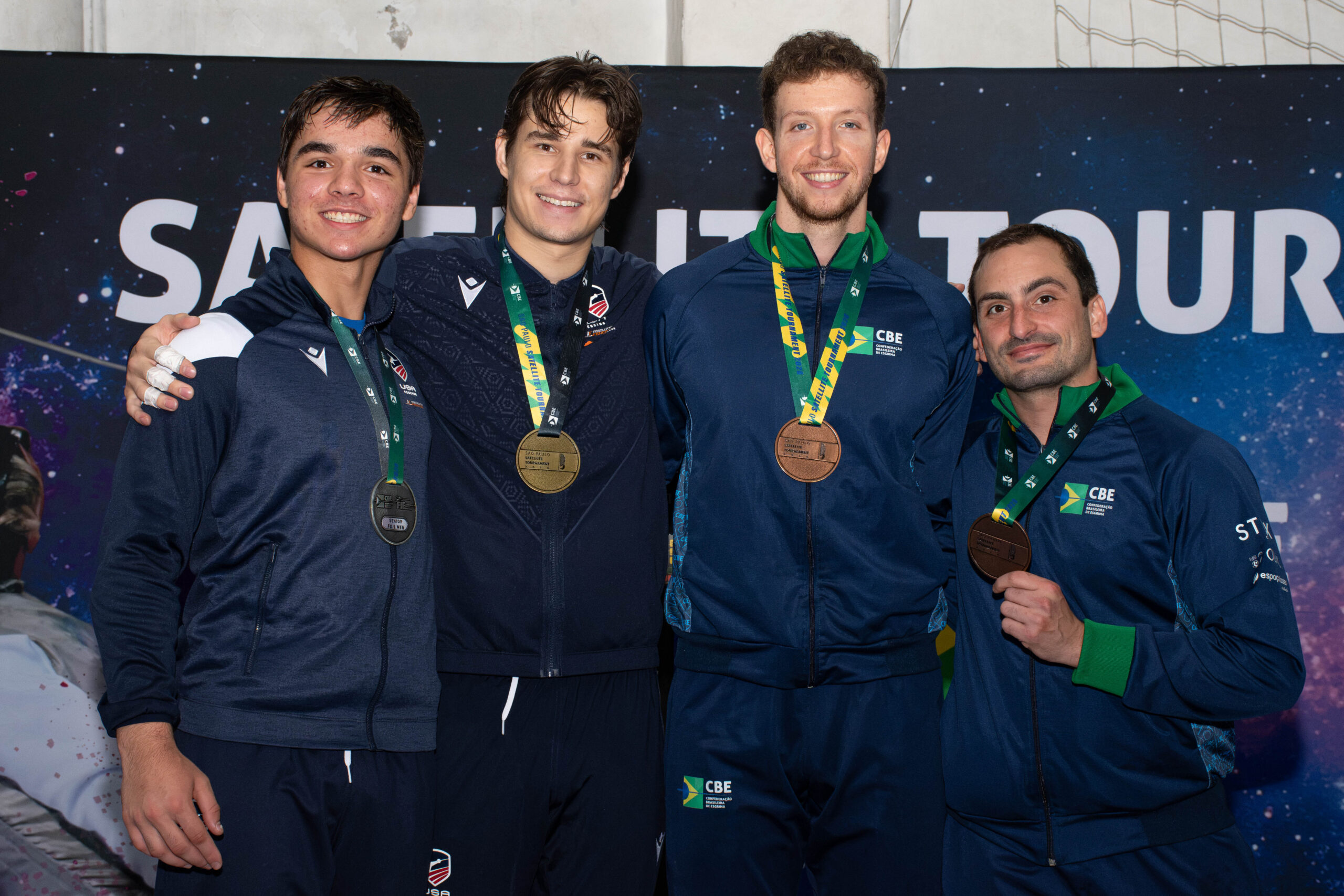 Fletcher Mazaheri (EUA), Marcello Olivares (EUA), Dominic de Almeida (BRA) e Guilherme Toldo (BRA) no pódio do Satélite Internacional de São Paulo