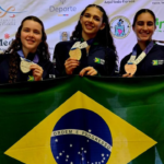 Pódio completo brasileiro no Sul-Americano de Esgrima na espada feminina na categoria cadete (CBE/Divulgação)